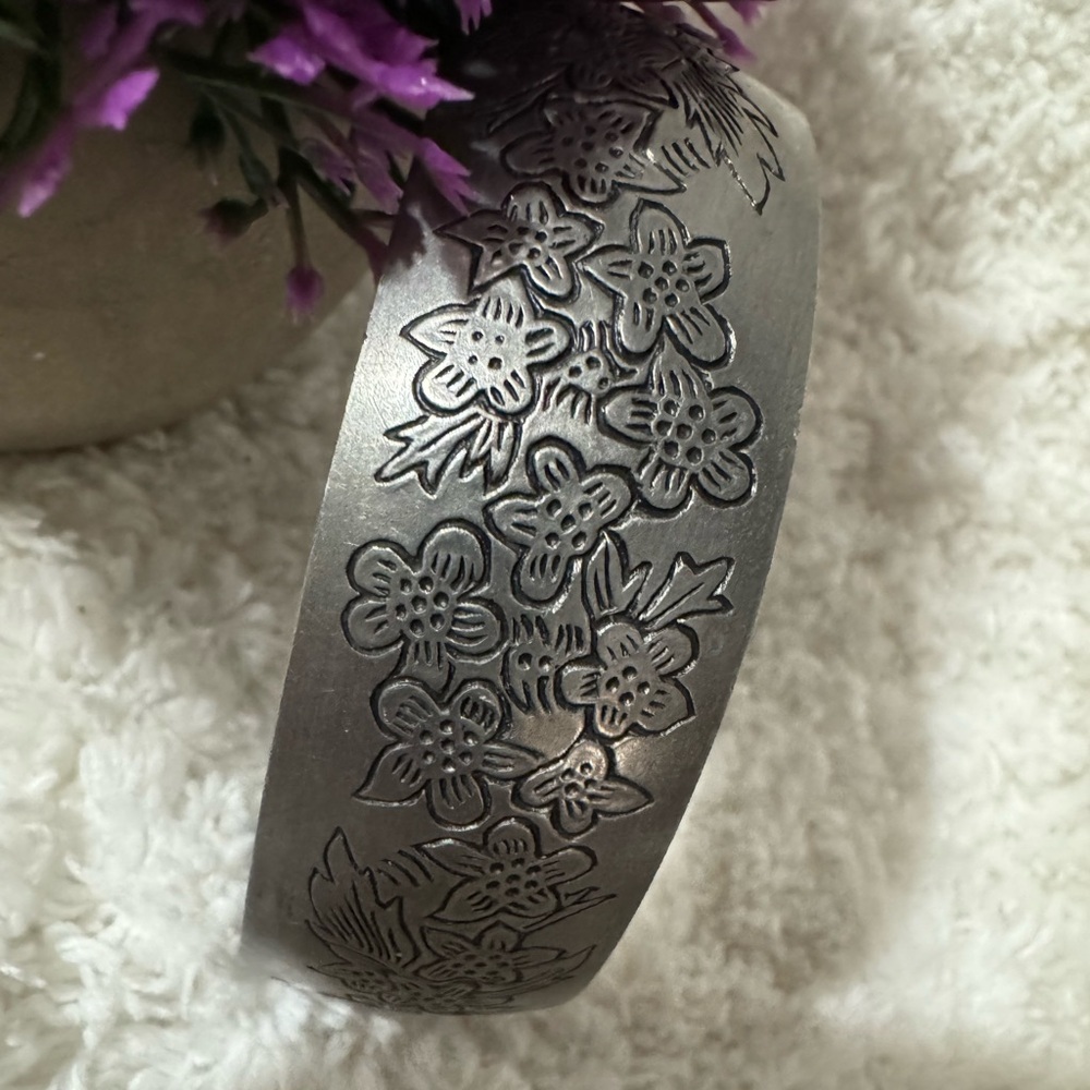 Authentic Silver Leonard - genuine pewter - Larks Pur